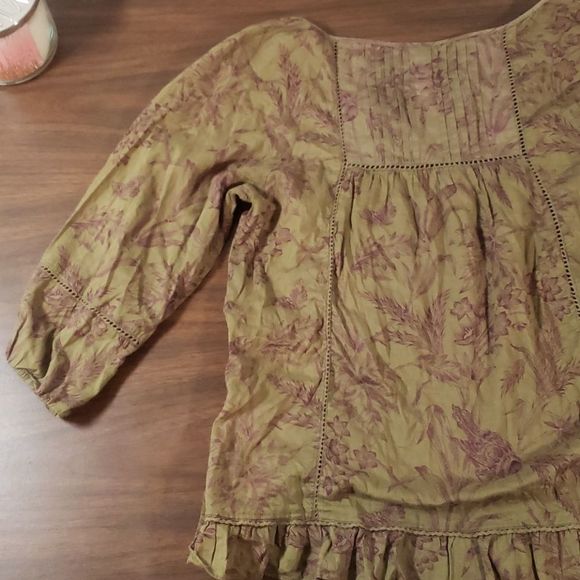 Edme & Esyllte Green 3/4 Length Sleeve Peasant Top - Picture 7 of 9